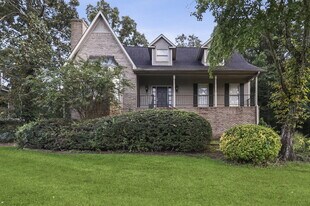 704 Southdale Cir in Hoover, AL - Building Photo