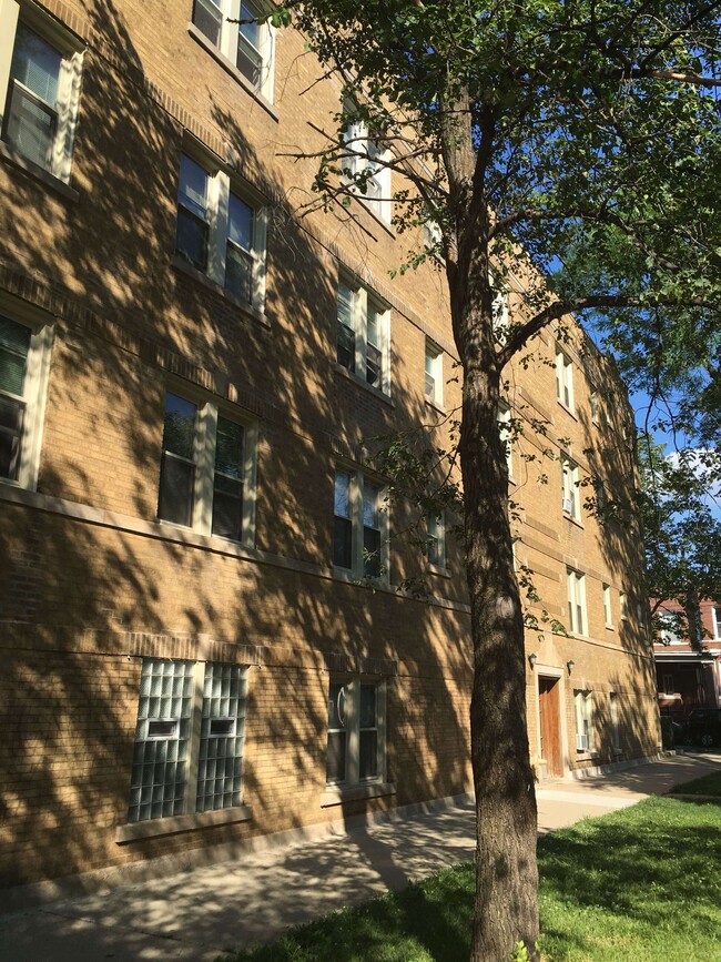 property at 3910 W Barry Ave