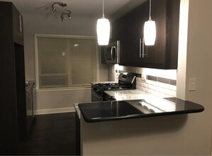 3806 S Brust Ave, Unit Bay View 3B Close To Lake in Milwaukee, WI - Foto de edificio - Building Photo
