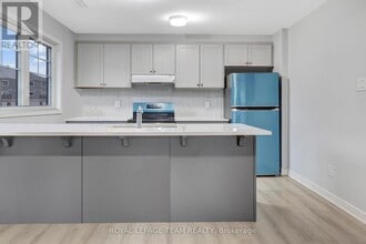 2003 Blossite Private in Ottawa, ON - Building Photo - Building Photo