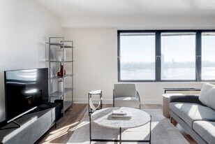10 Waterside Plaza in New York, NY - Building Photo