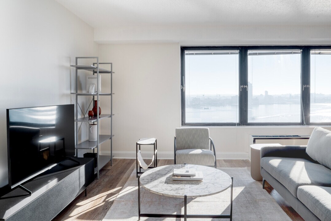 10 Waterside Plaza in New York, NY - Building Photo