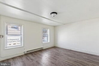 326 E Airy St in Norristown, PA - Foto de edificio - Building Photo