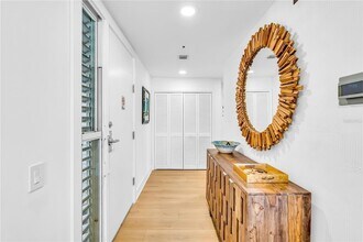 615 Dream Island Pl, Unit 201 in Longboat Key, FL - Building Photo - Building Photo