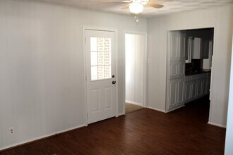 124 Oakhurst Dr in Bedford, TX - Building Photo - Building Photo