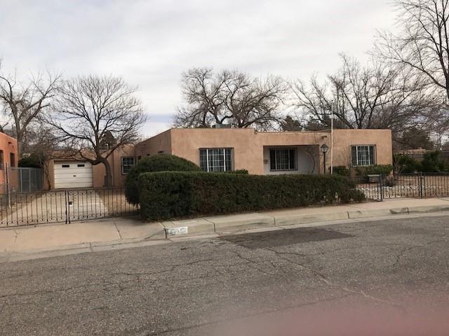 612 18th St NW in Albuquerque, NM - Building Photo