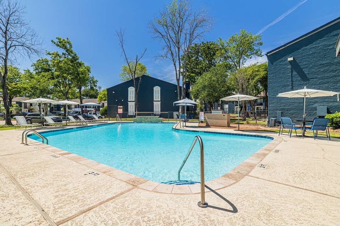 Rock Creek at Hollow Tree in Houston, TX - Building Photo