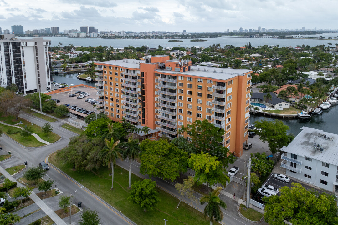 Waterside Towers in North Miami, FL - Building Photo