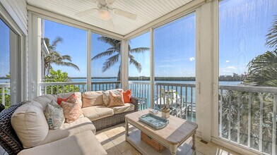 9203 Midnight Pass Rd in Sarasota, FL - Building Photo - Building Photo