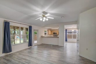 2077 Shadow Lake Dr in Gulf Breeze, FL - Building Photo - Building Photo