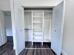 7707 NW 7th St, Unit 3-704 in Miami, FL - Foto de edificio - Building Photo
