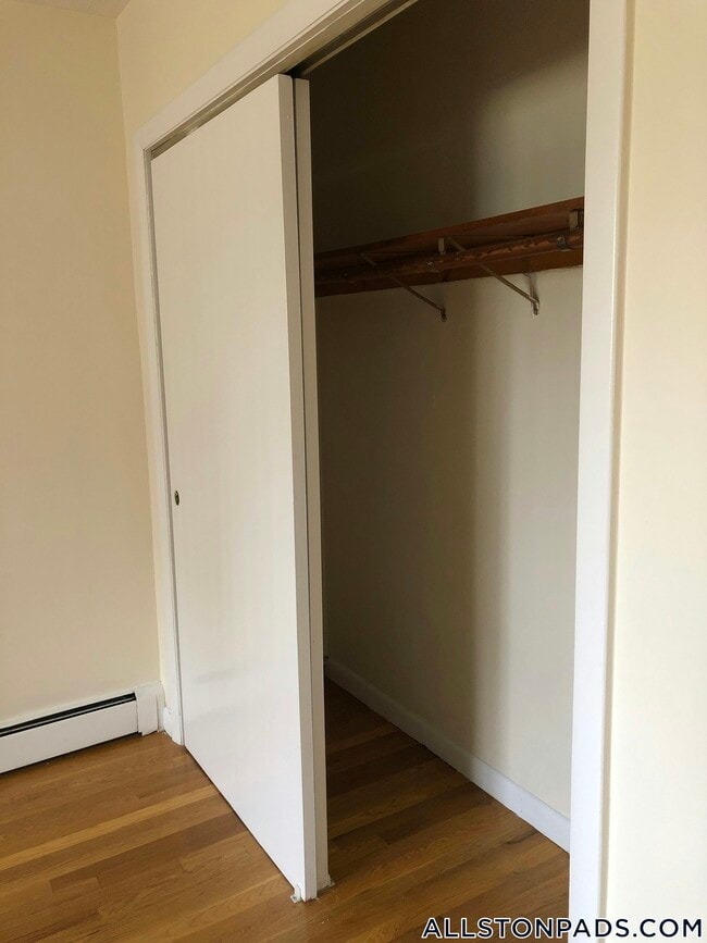 26 Allston St, Unit 1 in Boston, MA - Foto de edificio - Building Photo