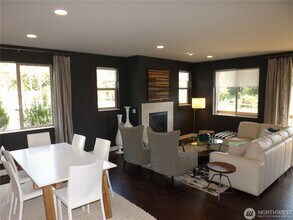 8401 130th Pl SE in Newcastle, WA - Building Photo - Building Photo