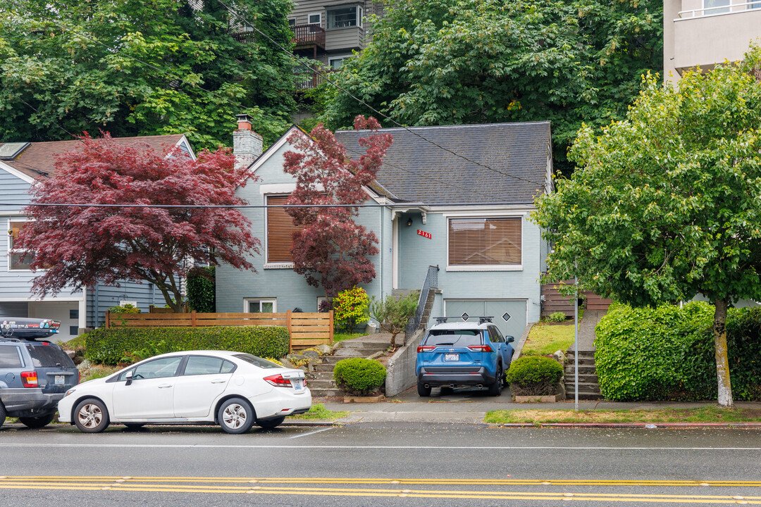 2161 Dexter Ave N in Seattle, WA - Foto de edificio