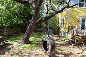 305 E Live Oak St in Austin, TX - Building Photo - Building Photo