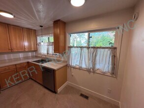 1160 NW Bella Vista Pl in Gresham, OR - Building Photo - Building Photo