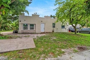 4180 Sabal Ln, Unit 2 in Ft. Myers, FL - Building Photo