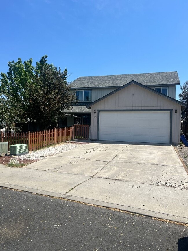 property at 1204 SW 33rd St
