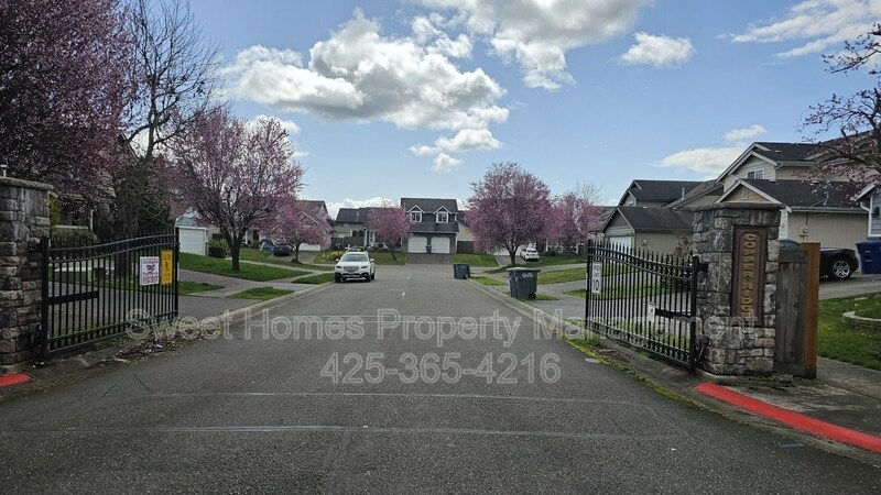 17105 116th Ave Ct E in Puyallup, WA - Building Photo