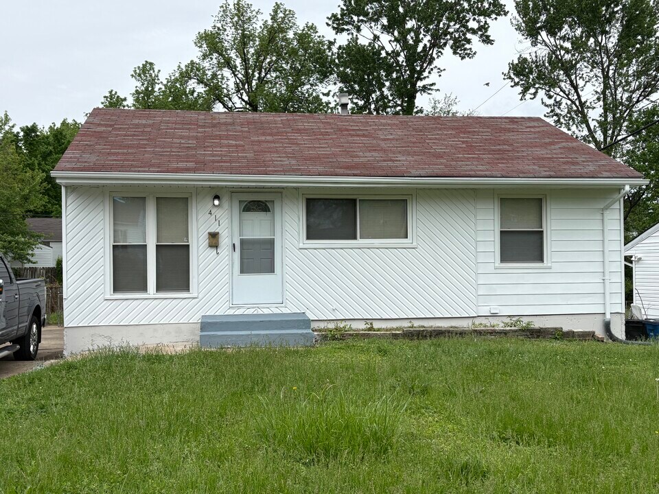 411 Cameron Rd in St. Louis, MO - Building Photo