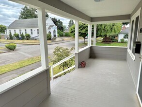 153 SE 84th Ave in Portland, OR - Building Photo - Building Photo