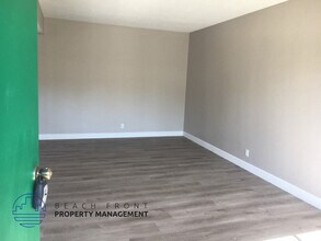 141 E. Wakefield in Anaheim, CA - Building Photo - Building Photo