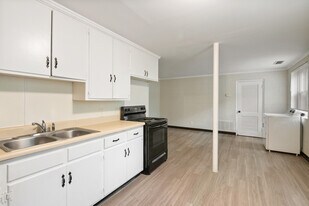 2211 Morehead Ave in Durham, NC - Building Photo