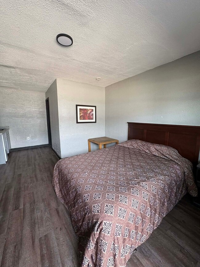 property at 711 Pasadena Fwy