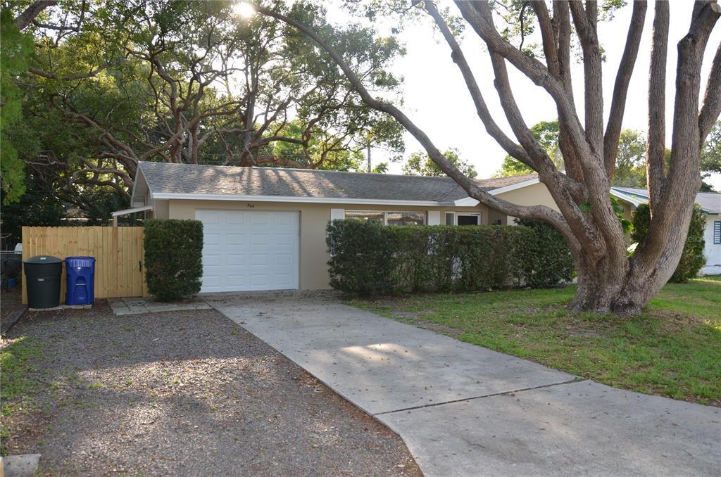968 Victor Dr in Dunedin, FL - Foto de edificio