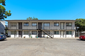 110 Masonic Ave in Redding, CA - Building Photo - Primary Photo