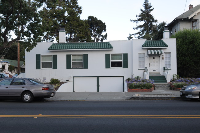 1536 High/3700 Garfield in Alameda, CA - Foto de edificio - Building Photo