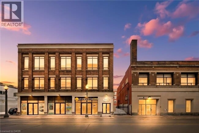 11 Queen St in Brantford, ON - Building Photo - Building Photo