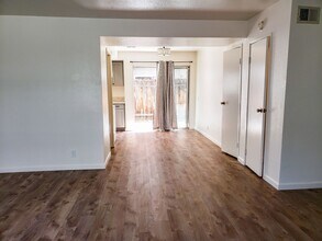 533 W Ward Ave in Ridgecrest, CA - Building Photo - Building Photo