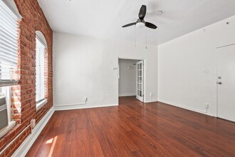 Silver Lake Towers in Los Angeles, CA - Building Photo - Interior Photo