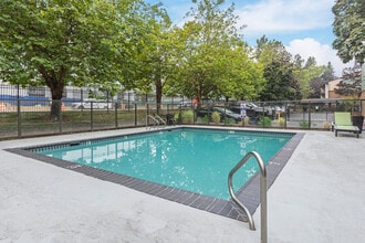 THE BLVD in Kent, WA - Foto de edificio - Building Photo