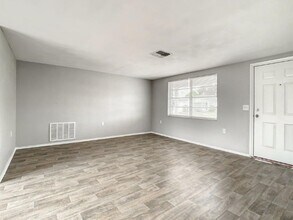 5912 Elena Dr in Holiday, FL - Building Photo - Building Photo