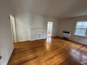 5767 San Vicente Blvd, Unit 5767 in Los Angeles, CA - Building Photo - Building Photo