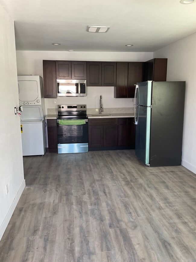 1487 Claremont Pl in Pomona, CA - Building Photo - Building Photo