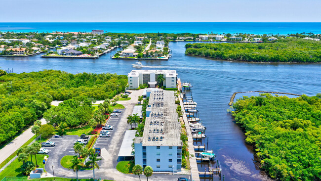 689 NE 6th Ct in Boynton Beach, FL - Foto de edificio - Building Photo