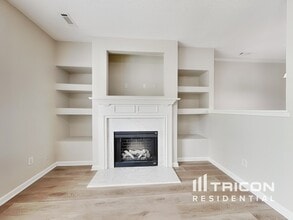 4864 Sierra Way in College Park, GA - Foto de edificio - Building Photo