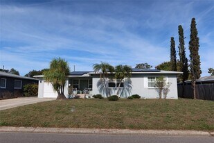 3713 Benson Ave N in St. Petersburg, FL - Building Photo