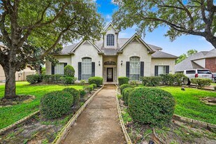 11011 Newport Bridge Ln in Sugar Land, TX - Building Photo