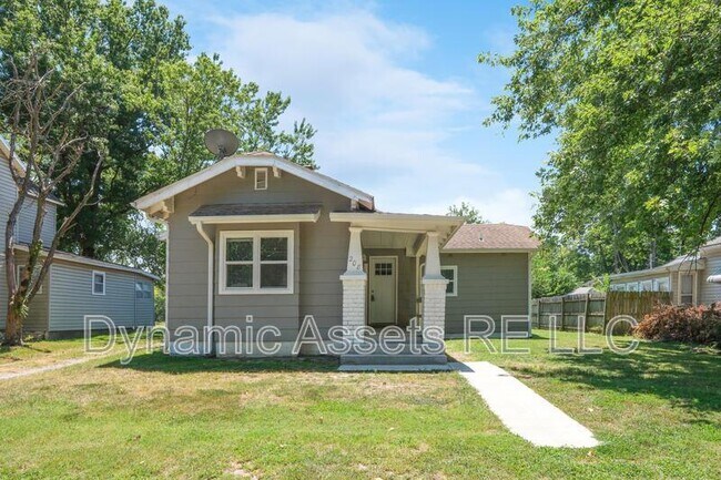 property at 208 E Park St
