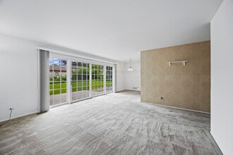 21W256 Briarcliff Rd in Lombard, IL - Building Photo - Building Photo