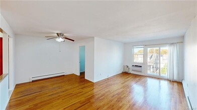145-08 34th Ave-Unit -3rd Fl in Queens, NY - Building Photo - Building Photo