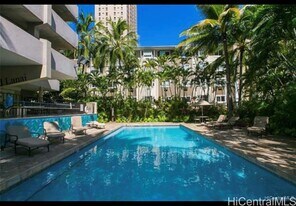 343 Hobron Ln in Honolulu, HI - Building Photo
