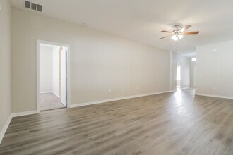 4831 Petal Pawpaw Ln in St. Cloud, FL - Building Photo - Building Photo