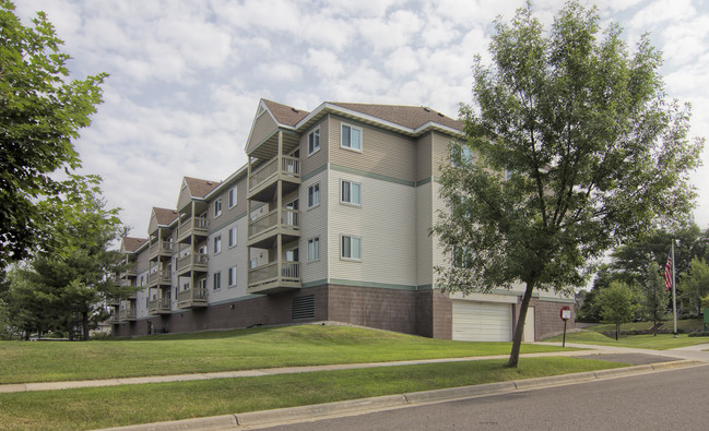 Lincoln Place Apartments in Eveleth, MN - Building Photo - Building Photo