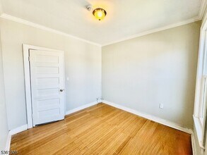 91 E Passaic Ave, Unit 2 in Bloomfield, NJ - Building Photo - Building Photo