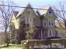 55 Beaver Brook Rd in Danbury, CT - Building Photo